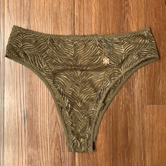 NWT Victoria’s Secret Set of 2 Panties size Large - Picture 2 of 9